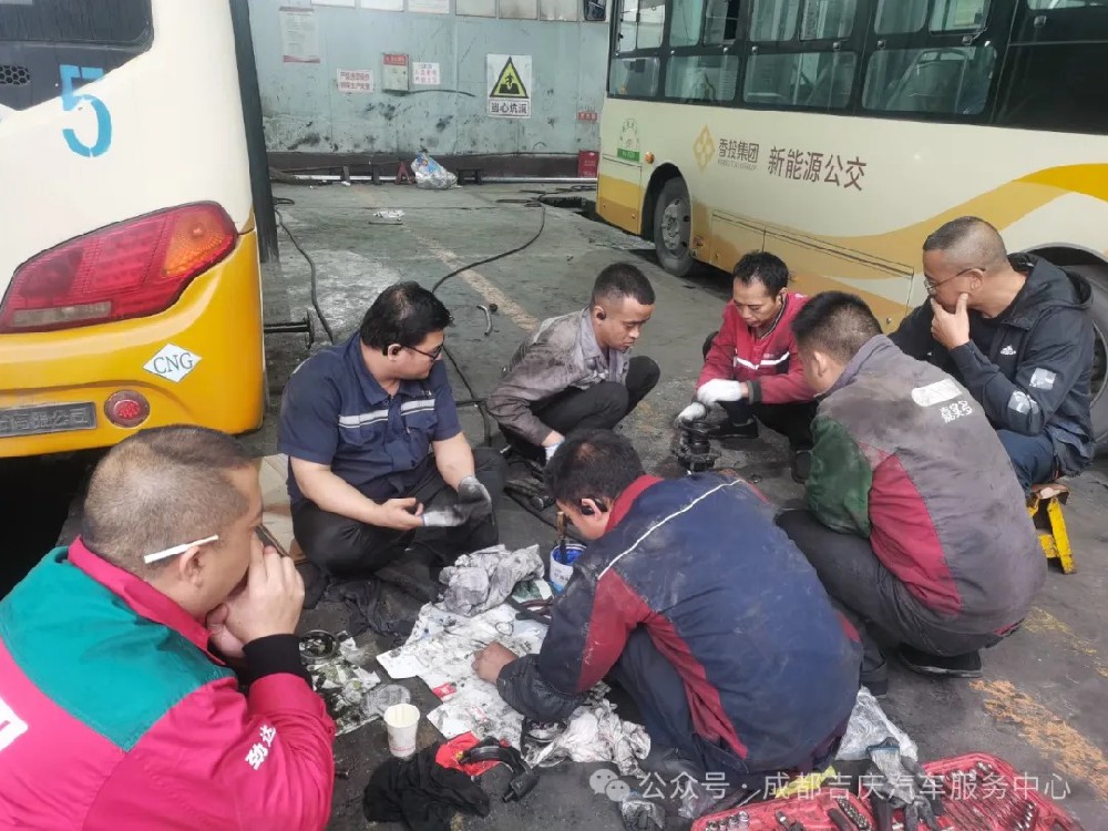 公交班组团队合作，充分发挥团队精神，一起面对挑战,一起分享喜悦