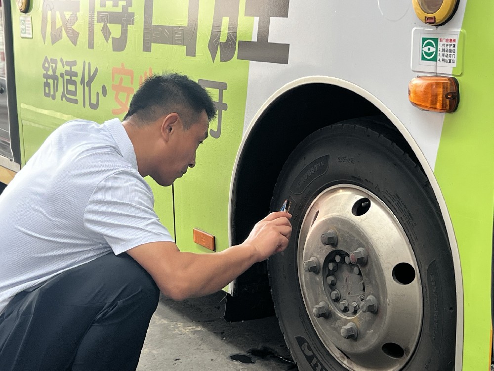 技术攻坚守安全｜吉庆汽车联动原厂专家，根治公交制动钳易损顽疾